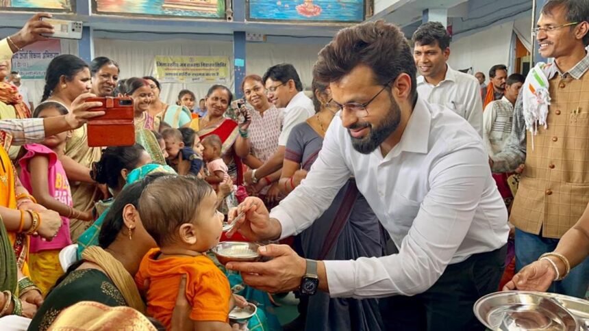 प्रशासन तुंहर द्वार के तहत् अधिकारी पहुंचे कुम्हारी, कलेक्टर ने बच्चों को खीर खिलाकर अन्न प्रासन की शुरूवात की