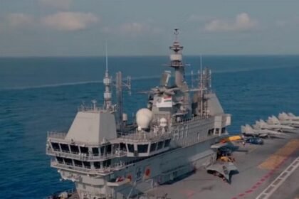 35 से ज्यादा विमानों-दो युद्धपोतों के साथ किया युद्धाभ्यास, भारतीय नौसेना ने अरब सागर में दिखाई अपनी ताकत