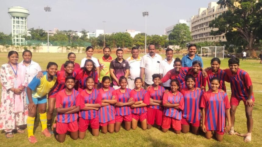 प्रथम खेलो इंडिया जनजाति खेल राष्ट्रीय प्रतियोगिता: छत्तीसगढ़ फुटबाल विमेंस टीम ने जीता गोल्ड