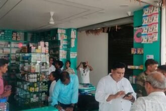 मेडिकल स्टोर और पैथोलॉजी लैब सील, अनियमितता मिलने पर जिला प्रशासन ने की कार्रवाई