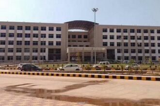 जिले के इस अस्पताल में स्टाफ की कमी, तीन दिन तीन घंटे काम बंद, मांग पूरी नहीं हुई तो अनिश्चितकालीन हड़ताल?