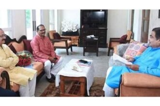 अम्बिकापुर से बनारस मार्ग को राष्ट्रीय राजमार्ग का दर्जा देने का किया अनुरोध, मंत्री टेकाम ने गडकरी को सौंपी सर्वे रिपोर्ट