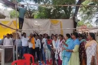 चेतावनी: पटवारियों की हड़ताल को लेकर एक्शन मूड में सरकार, नोटिस जारी कर काम पर लौटने को कहा