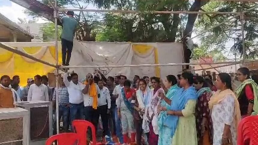 चेतावनी: पटवारियों की हड़ताल को लेकर एक्शन मूड में सरकार, नोटिस जारी कर काम पर लौटने को कहा