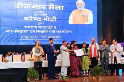 एम्स-रायपुर में छठे रोजगार मेले का आयोजन: केन्द्रीय राज्यमंत्री ने 184 नवनियुक्त कर्मियों को सौंपे नियुक्ति-पत्र