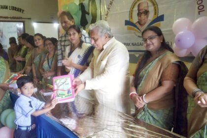 स्कूलों में नवप्रवेशी बच्चों का तिलक लगाकर स्वागत, जनप्रतिनिधियों के हाथों नि:शुल्क पुस्तक, गणवेश, साईकिल वितरित