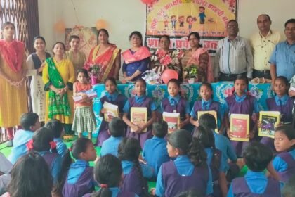 वार्ड -27 शास्त्री नगर में हुआ शाला प्रवेशोत्सव का आयोजन, बच्चों को किया गणवेश का वितरण