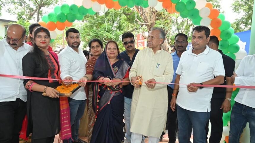 मिलेगी अब सस्ती दवा, गृहमंत्री ने किया धन्वंतरी मेडिकल का उद्घाटन और नेवई गौठान में गृहमंत्री ने रोपे फलदार पौधे