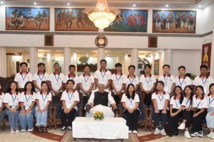 यूवा संगम कार्यक्रम के समापन पर नागालैंड के विद्यार्थियों ने राज्यपाल से की मुलाकात, प्रतिनिधियों का हुआ सम्मान