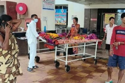 ट्रक की टक्कर से बाइक सवार तीन युवकों की मौत, गांव में छाया मातम, परिजनों का हाल-बेहाल