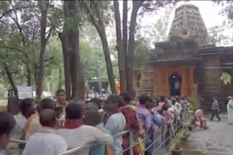 भोरमदेव पदयात्रा: सदियों से चली आ रही परंपरा में शामिल हुए आईएएस, आईपीएस सहित 5000 श्रद्धालु, 17 किमी की पदयात्रा कर भगवान शिव का किया जलाभिषेक