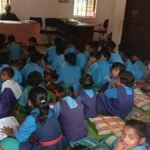 एक स्कूल ऐसा भी: कमरा एक, कक्षाएं पांच, 88 बच्चे और शिक्षक भी एक, चार महीने बीतने के बाद भी नहीं बनी छत