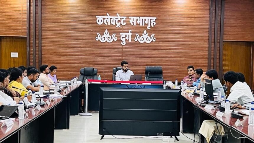 Review Meeting:विधानसभा चुनाव को लेकर अधिकारियों को निर्देश, बुनियादी सुविधाओं को रखे ध्यान