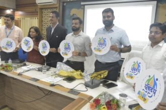 दुर्ग के दूत बने युवा: जिले के सर्वांगीण विकास के लिए संपूर्ण योगदान देने अधिकारियों ने ली शपथ, हर नागरिक को होना है जिम्मेदार