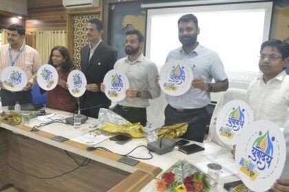 दुर्ग के दूत बने युवा: जिले के सर्वांगीण विकास के लिए संपूर्ण योगदान देने अधिकारियों ने ली शपथ, हर नागरिक को होना है जिम्मेदार