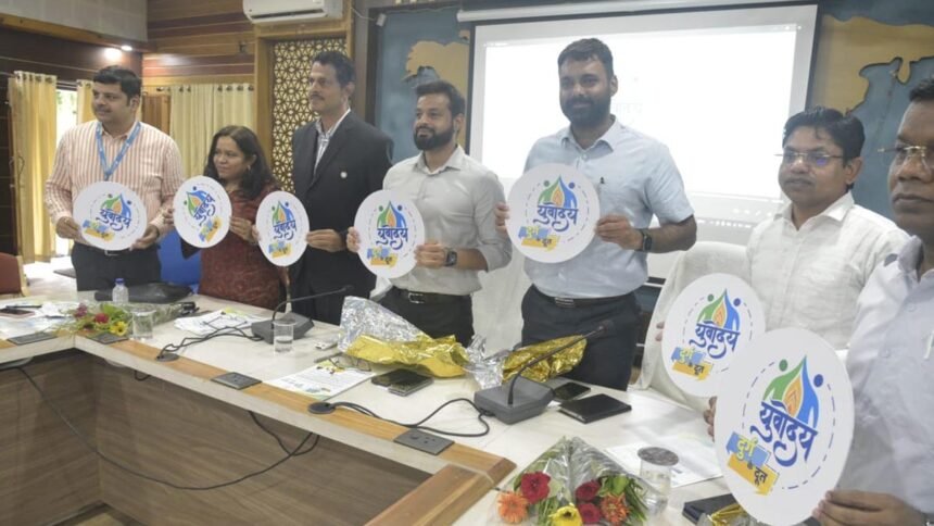 दुर्ग के दूत बने युवा: जिले के सर्वांगीण विकास के लिए संपूर्ण योगदान देने अधिकारियों ने ली शपथ, हर नागरिक को होना है जिम्मेदार