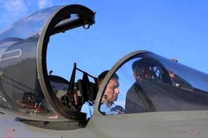 पड़ोसी देशों के लिए चुनौती बनेगा यह विमान, कश्मीर घाटी में हुई तैनाती, इसलिए लिया गया यह फैसला