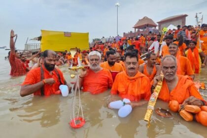 सावन का पहला सोमवार: पूर्व मंत्री प्रेमप्रकाश पाण्डेय के नेतृत्व में कांवरिया संघ की कांवर यात्रा सुल्ताजगंज से शुरू