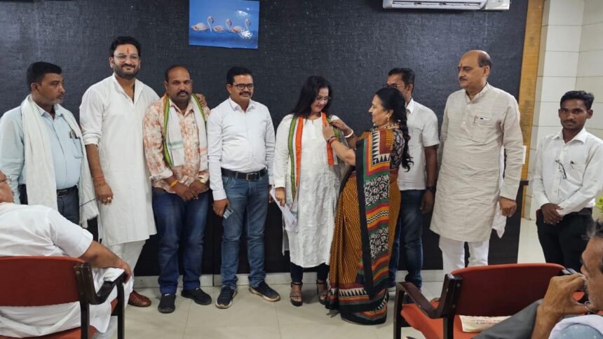 बूथ चलो अभियान: प्रभार वाले जोन में उत्कृष्ट कार्य करने पर रत्नावली का सम्मान