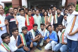 रत्नावली के नेतृत्व में सैकड़ों लोग कांग्रेस में शामिल, जिला प्रभारी मंत्री रूद्र गुरु के समक्ष दिलाई सदस्यता
