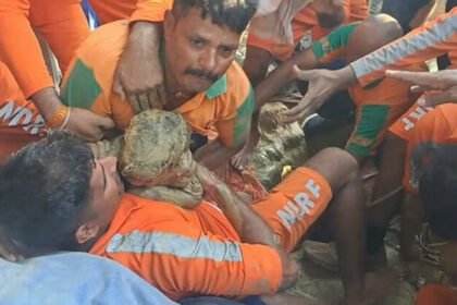 Big News: मौत से जिंदगी छीन लाया 4 साल का शिवम, गोद में लेकर उछल पड़ी एनडीआरएफ की टीम