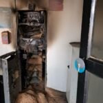 एसबीआई के दो एटीएम काटकर लाखों की रकम पार, वारदात को अंजाम देने के बाद आग लगाकर फरार हुए आरोपी