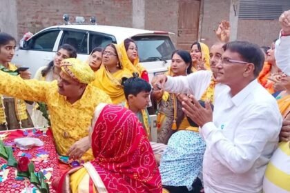 ठाकुर जी की बारात में शामिल हुए सैंकड़ों नगरवासी, बैंड-बाजा के साथ जमकर झूमे बाराती