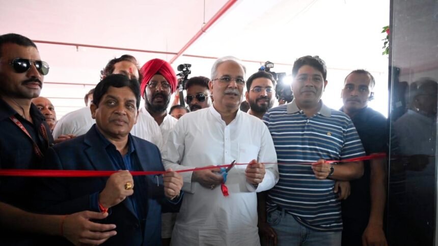 सीएम बघेल ने जन्मदिन पर दिया युवाओं को बीपीओ का तोहफा, सौ युवाओं को जॉब लेटर भी