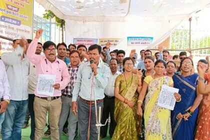 कल से स्कूलों में लटकेंगे ताले! अपनी मांगों को लेकर 1.80 लाख शिक्षक राजधानी में करेंगे बड़ा प्रदर्शन