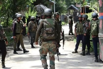 स्वतंत्रता दिवस से पहले सुरक्षाबलों को बड़ी कामयाबी, गोला बारूद के साथ तीन संदिग्ध पकड़े