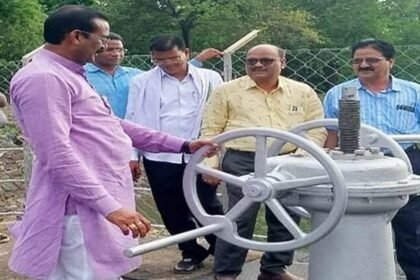 संसदीय सचिव ने खोला बांध का गेट, सूखे की मार झेल रहे खेतों को राहत, अंतिम खेत तक पहुंचेगा पानी