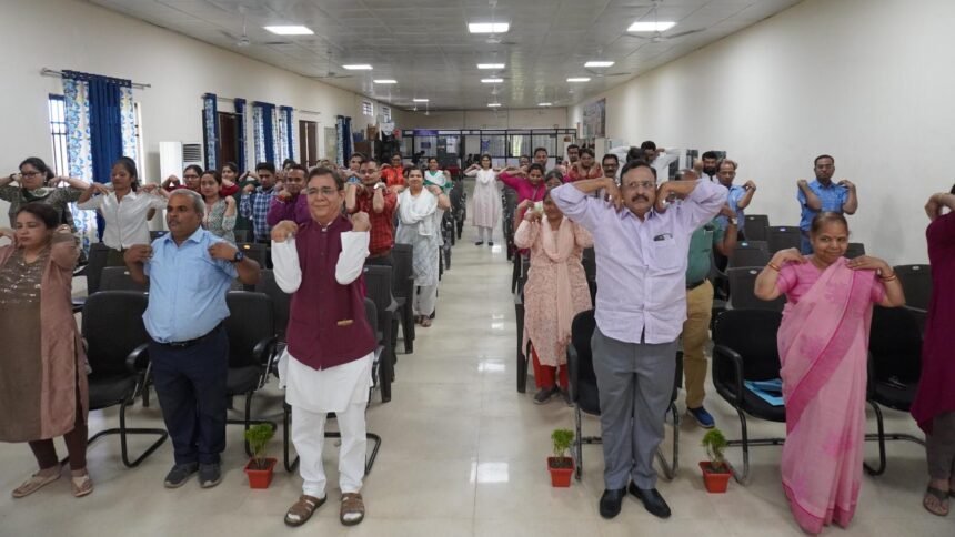 एनआईटी रायपुर में हुआ 'हर घर ध्यान' अभियान का आयोजन , योग और ध्यान के महत्व पर दी गई जानकारी