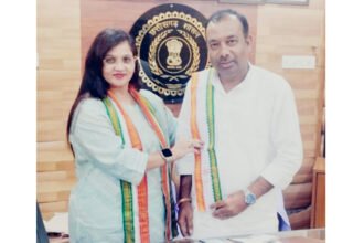 किसानों को न्याय दिलाने जुटी कांग्रेस नेत्री रत्नावली कौशल, अध्यक्ष प्रमोद नायक को सुनाई कृषकों की पीड़ा