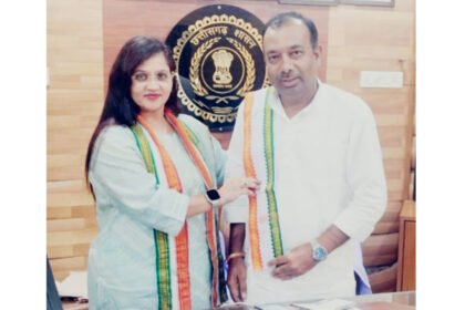 किसानों को न्याय दिलाने जुटी कांग्रेस नेत्री रत्नावली कौशल, अध्यक्ष प्रमोद नायक को सुनाई कृषकों की पीड़ा