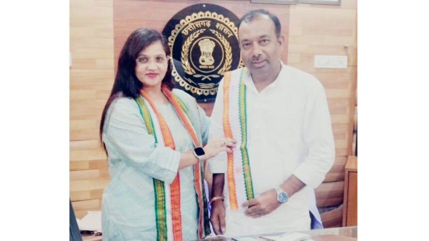 किसानों को न्याय दिलाने जुटी कांग्रेस नेत्री रत्नावली कौशल, अध्यक्ष प्रमोद नायक को सुनाई कृषकों की पीड़ा