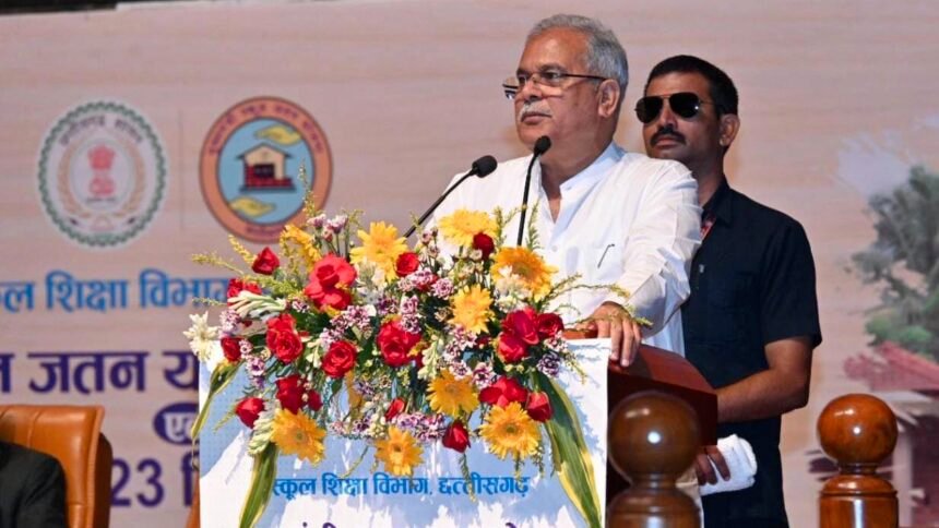 मुख्यमंत्री ने शिक्षक दिवस के अवसर पर 1318 शिक्षकों को सौंपा नियुक्त पत्र, जीर्णोद्धार के पश्चात 7 हजार 688 स्कूलों का किया लोकार्पण