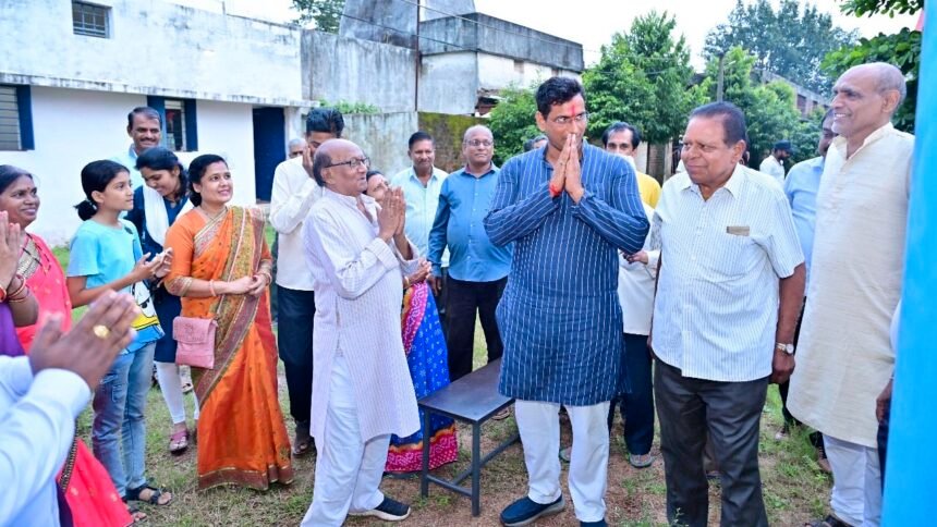 प्रगति यात्रा: विधायक देवेन्द्र ने खोला विकास का पिटारा, विभिन्न वार्डों को दिए लाखों के विकास कार्यों की सौगात