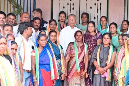 ५० से ज्यादा भाजपा कार्यकर्ताओं ने थामा कांग्रेस का हाथ, भूपेश सरकार के कामकाज से हुए प्रभावित