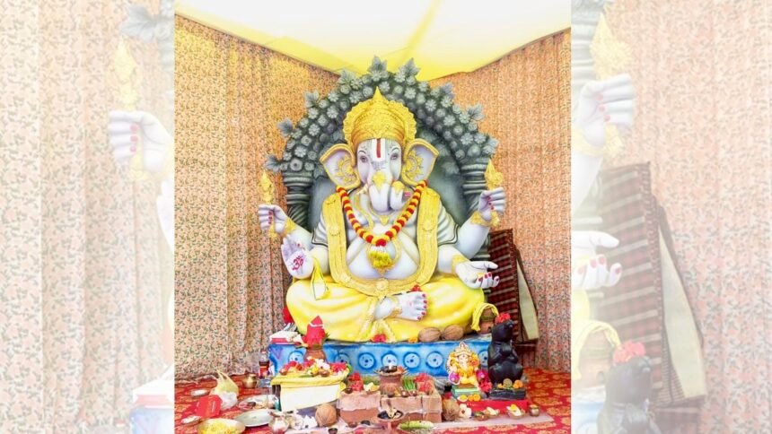 एकलव्य गणेशोत्सव समिति शास्त्री नगर द्वारा कल भंडारा का आयोजन
