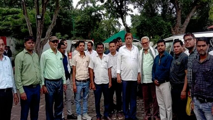 हड़ताल होगी खत्म! मंत्री अकबर करेंगे सीएम बघेल से बात, हजारों स्वास्थ्यकर्मी हुए थे बर्खास्त