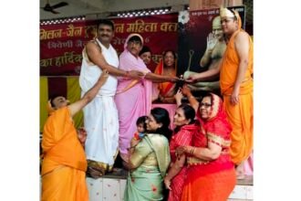 श्री त्रिवेणी जैन तीर्थ सेक्टर 6 में उत्तम तप धर्म की पूजन के साथ श्री 1008 शांतिनाथ भगवान के मंगल अभिषेक