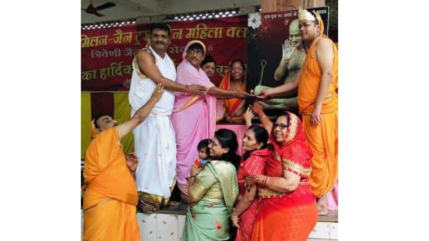 श्री त्रिवेणी जैन तीर्थ सेक्टर 6 में उत्तम तप धर्म की पूजन के साथ श्री 1008 शांतिनाथ भगवान के मंगल अभिषेक
