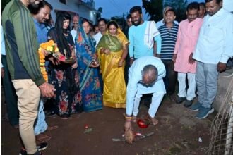 सीसी रोड निर्माण से गली में आवागमन बेहतर होगा सड़क बनने से विकास को गति मिलती है - ताम्रध्वज साहू