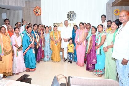 30 से अधिक महिलाओं ने थामा कांग्रेस का हाथ, सरकार की नीतियों से हुए प्रभावित