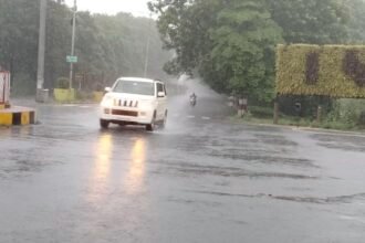 Weather Update: कई जिलों में भारी बारिश की चेतावनी, मौसम विभाग ने जारी किया ऑरेंज अलर्ट