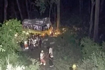 150 मीटर गहरी खाई में गिरी बस, सात की मौके पर मौत, 28 लोग किए गए रेस्क्यू