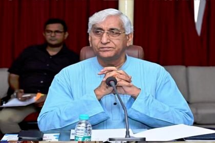 टी एस सिंहदेव ने ऐसा क्यों कहा, यह उनका आखिरी चुनाव, सीएम की रेस में भूपेश पहले नंबर पर