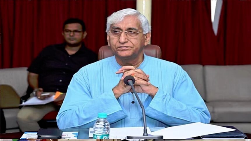 टी एस सिंहदेव ने ऐसा क्यों कहा, यह उनका आखिरी चुनाव, सीएम की रेस में भूपेश पहले नंबर पर