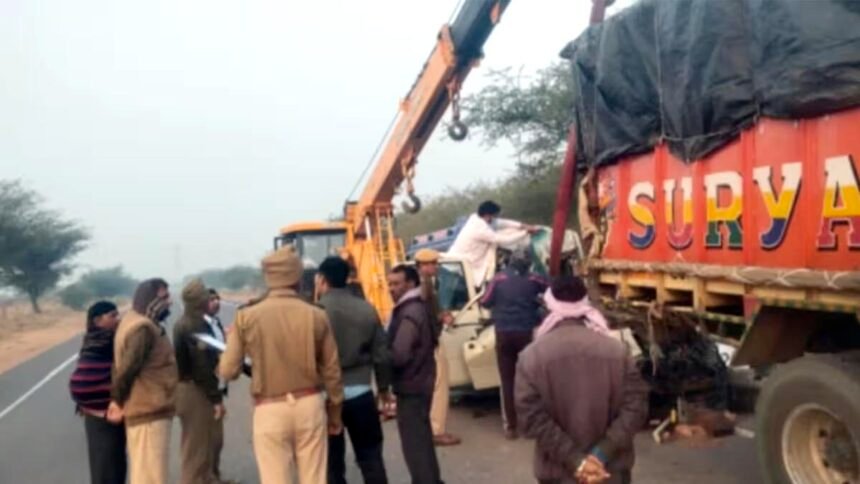 Accident: चुनावी ड्यूटी में अपनी सेवा देने जा रहे पुलिस के 5 जवानों की मौत, ट्रक में जा घुसी गाड़ी