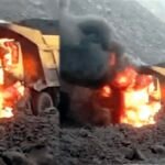 सुरक्षा पखवाड़ा की खुली पोल: नहीं रुक रहे हादसे, कोयला लोड ट्रक में लगी भीषण आग, ड्राइवर ने कूद कर बचाई जान